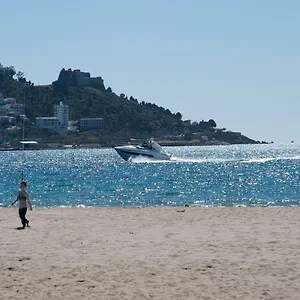Apartamento A Pie De Playa, Climatizado Y Parking, Rosas